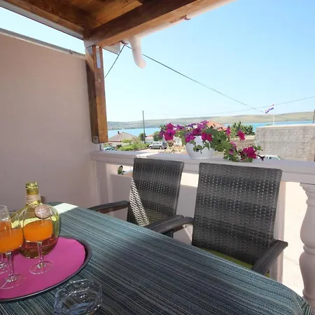 Rustica With 2 Bedrooms Apartman