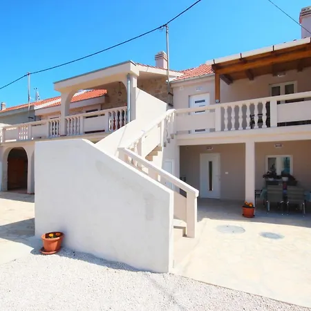 Rustica With 2 Bedrooms * Ljubač